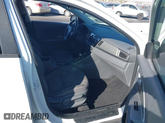 2017 Kia Niro LX with VIN KNDCB3LC6H5044078, listed as a IAAI auction lot 41466190 with 194,146 mi miles. Bid and sale history available at carsss.com. Image 5.