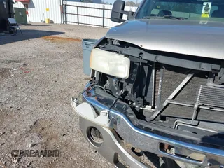 2003 GMC Sierra 1500HD SLE z VIN 1GTGK13U43F230834, wystawiony jako IAAI lot #41281221 z przebiegiem 213 362 mil mil oraz . Historia ofert i sprzedaży dostępna na DreamBid. Obrazek 20.