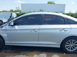 2018 Hyundai Sonata SE z VIN 5NPE24AF9JH613622, wystawiony jako IAAI lot #42071395 z przebiegiem 107 820 mil mil oraz . Historia ofert i sprzedaży dostępna na DreamBid. Obrazek 14.