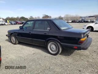 1988 BMW M5 z VIN WBSDC930XJ2791080, wystawiony jako Copart lot #45013965 z przebiegiem 158 194 mil mil oraz Tytuł czysty. Historia ofert i sprzedaży dostępna na DreamBid. Obrazek 2.