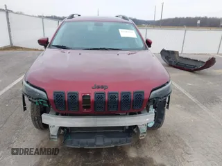 2019 Jeep Cherokee Latitude Plus with VIN 1C4PJMLB1KD319905, listed as a IAAI auction lot 41143311 with 98,694 mi miles. Bid and sale history available at carsss.com. Image 13.