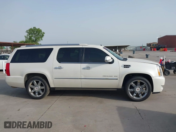 2011 Cadillac Escalade ESV Platinum z VIN 1GYS3KEF2BR134431, wystawiony jako IAAI lot #42238533 z przebiegiem 192 782 mil mil oraz . Historia ofert i sprzedaży dostępna na DreamBid. Obrazek 13.