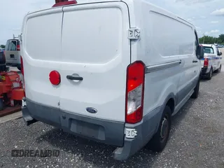2016 Ford Transit Cargo z VIN 1FTYE1YM5GKB08601, wystawiony jako IAAI lot #42615650 z przebiegiem 275 441 mil mil oraz . Historia ofert i sprzedaży dostępna na DreamBid. Obrazek 6.