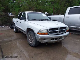 2002 Dodge Dakota SLT with VIN 1B7HL48X52S549395, listed as a IAAI auction lot 41831931 with 231,897 mi miles. Bid and sale history available at carsss.com. Image 1.