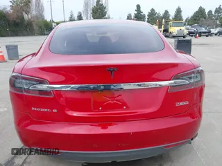 2015 Tesla Model S 85D with VIN 5YJSA1H42FF086599, listed as a IAAI auction lot 41832223 with 67,671 mi miles. Bid and sale history available at carsss.com. Image 16.