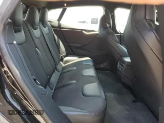 2017 Tesla Model S 100D z VIN 5YJSA1E21HF209847, wystawiony jako Copart lot #61848255 z przebiegiem 140 807 mil mil oraz Szkoda całkowita • Salvage title. Historia ofert i sprzedaży dostępna na DreamBid. Obrazek 10.