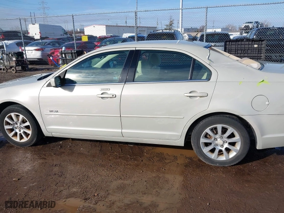 2008 Mercury Milan with VIN 3MEHM07Z58R638718, listed as a IAAI auction lot 41536905 with 70,729 mi miles. Bid and sale history available at carsss.com. Image 14.