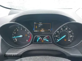 2017 Ford Escape SE z VIN 1FMCU9G95HUA24739, wystawiony jako IAAI lot #41880800 z przebiegiem 164 285 mil mil oraz . Historia ofert i sprzedaży dostępna na DreamBid. Obrazek 7.