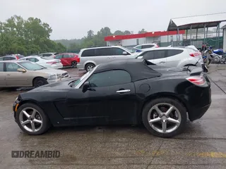 2009 Saturn Sky z VIN 1G8MN35B59Y104152, wystawiony jako IAAI lot #42308236 z przebiegiem 190 823 mil mil oraz . Historia ofert i sprzedaży dostępna na DreamBid. Obrazek 14.