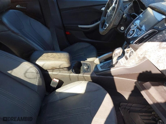 2013 Ford Focus SE with VIN 1FADP3K2XDL180319, listed as a IAAI auction lot 41697745 with 999,999 mi miles. Bid and sale history available at carsss.com. Image 5.