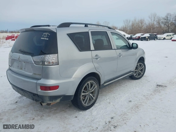 2013 Mitsubishi Outlander SE with VIN JA4JT3AW6DU020908, listed as a IAAI auction lot 41266111 with 193,967 mi miles. Bid and sale history available at carsss.com. Image 4.