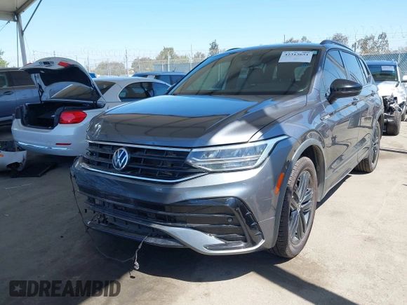 2022 Volkswagen Tiguan SE R-Line Black with VIN 3VVCB7AX8NM039730, listed as a IAAI auction lot 42313651 with 71,759 mi miles and . Bid and sale history available at DreamBid. Image 18.