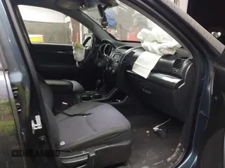 2011 Kia Sorento LX with VIN 5XYKT4A18BG167038, listed as a IAAI auction lot 41625650 with 238,628 mi miles. Bid and sale history available at carsss.com. Image 5.