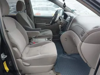 2010 Toyota Sienna CE with VIN 5TDKK4CC6AS343068, listed as a IAAI auction lot 41973330 with 327,086 mi miles. Bid and sale history available at carsss.com. Image 5.