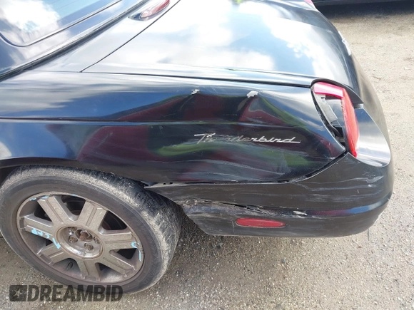 2004 Ford Thunderbird Deluxe z VIN 1FAHP60A64Y101843, wystawiony jako IAAI lot #41582696 z przebiegiem 146 492 mil mil oraz . Historia ofert i sprzedaży dostępna na DreamBid. Obrazek 6.