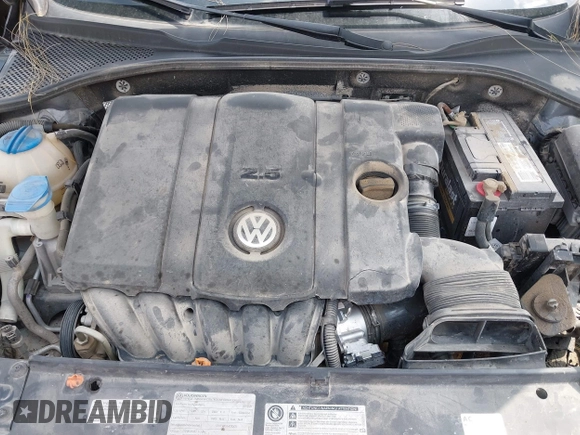 2013 Volkswagen Passat SE z VIN 1VWBH7A32DC011750, wystawiony jako IAAI lot #42199020 z przebiegiem 155 806 mil mil oraz . Historia ofert i sprzedaży dostępna na DreamBid. Obrazek 10.