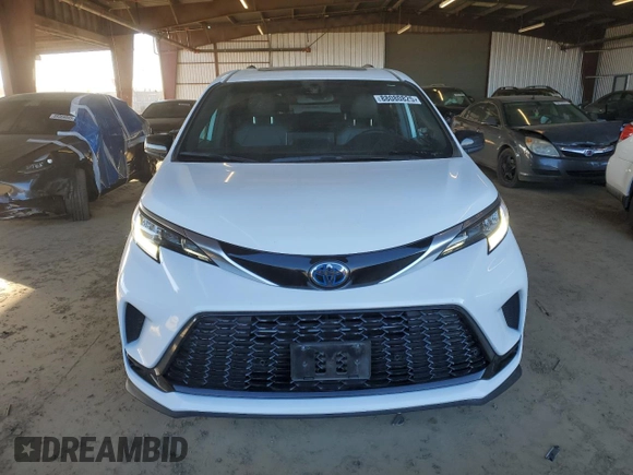 2021 Toyota Sienna XSE with VIN 5TDDSKFC1MS014467, listed as a Copart auction lot 88080825 with 49,199 mi miles and Salvage Title. Bid and sale history available at carsss.com. Image 5.