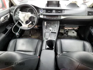 2014 Lexus CT 200h z VIN JTHKD5BHXE2198660, wystawiony jako Copart lot #54880225 z przebiegiem 100 061 mil mil oraz Szkody całkowita. Historia ofert i sprzedaży dostępna na DreamBid. Obrazek 8.