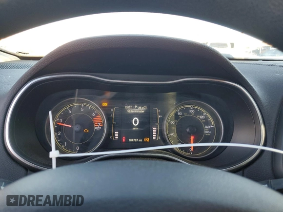 2019 Jeep Cherokee Latitude z VIN 1C4PJMCB0KD140030, wystawiony jako Copart lot #77901084 z przebiegiem 184 787 mil mil oraz Szkoda całkowita • Salvage title. Historia ofert i sprzedaży dostępna na DreamBid. Obrazek 9.