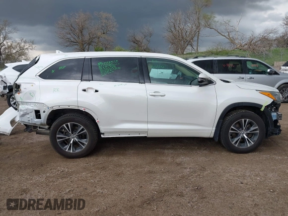 2016 Toyota Highlander XLE z VIN 5TDJKRFH3GS260044, wystawiony jako IAAI lot #42085828 z przebiegiem 74 187 mil mil oraz . Historia ofert i sprzedaży dostępna na DreamBid. Obrazek 14.