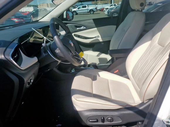 2024 Buick Encore GX Avenir z VIN KL4AMFSL9RB017071, wystawiony jako Copart lot #52003565 z przebiegiem 8 013 mil mil oraz Szkoda całkowita • Salvage title. Historia ofert i sprzedaży dostępna na DreamBid. Obrazek 7.