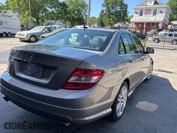 2009 Mercedes-Benz C 300 Sport z VIN WDDGF81X19R071486, wystawiony jako Copart lot #57711575 z przebiegiem 188 430 mil mil oraz Czysty tytuł • Clean title. Historia ofert i sprzedaży dostępna na DreamBid. Obrazek 4.