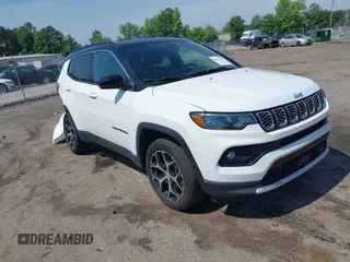 2024 Jeep Compass Limited z VIN 3C4NJDCN0RT145251, wystawiony jako IAAI lot #42276405 z przebiegiem 32 836 mil mil oraz . Historia ofert i sprzedaży dostępna na DreamBid. Obrazek 1.