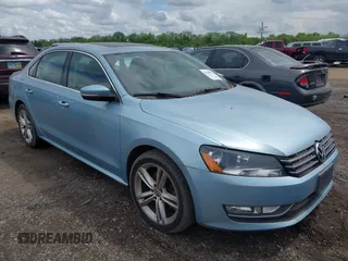 2012 Volkswagen Passat SE z VIN 1VWBM7A33CC076083, wystawiony jako IAAI lot #42260077 z przebiegiem 186 066 mil mil oraz . Historia ofert i sprzedaży dostępna na DreamBid. Obrazek 1.