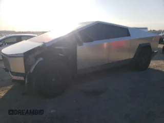2024 Tesla Cybertruck Cyberbeast z VIN 7G2CEHEE4RA011979, wystawiony jako Copart lot #48766285 z przebiegiem 3805 mil mil oraz Szkody całkowita. Historia ofert i sprzedaży dostępna na DreamBid. Obrazek 1.