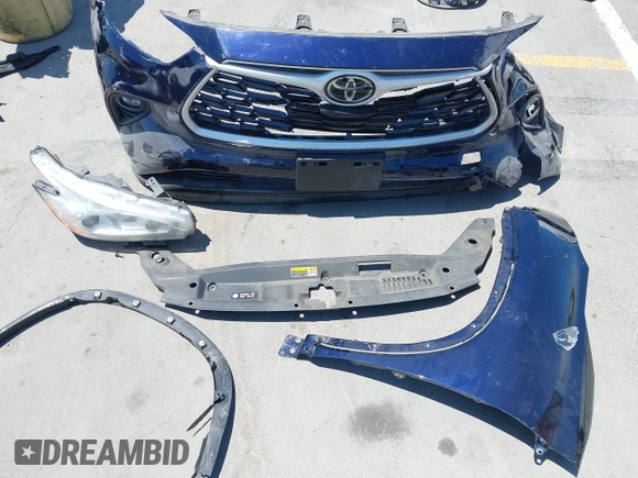 2022 Toyota Highlander LE with VIN 5TDZZRAH2NS550598, listed as a IAAI auction lot 42317212 with 42,102 mi miles and . Bid and sale history available at DreamBid. Image 12.