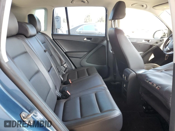 2017 Volkswagen Tiguan S with VIN WVGAV7AX3HK002668, listed as a Copart auction lot 55182385 with 128,991 mi miles and Clean Title. Bid and sale history available at DreamBid. Image 10.