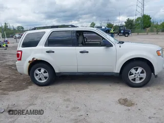 2012 Ford Escape XLT z VIN 1FMCU9DG2CKB18584, wystawiony jako IAAI lot #42469881 z przebiegiem 166 469 mil mil oraz . Historia ofert i sprzedaży dostępna na DreamBid. Obrazek 13.