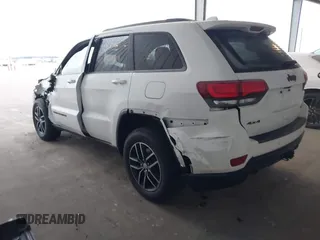 2018 Jeep Grand Cherokee Trailhawk with VIN 1C4RJFLGXJC264438, listed as a IAAI auction lot 40974417 with 117,717 mi miles and . Bid and sale history available at DreamBid. Image 3.