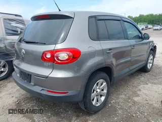 2010 Volkswagen Tiguan with VIN WVGCV7AX9AW515432, listed as a IAAI auction lot 42105962 with 91,405 mi miles and . Bid and sale history available at DreamBid. Image 4.