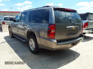 2013 Chevrolet Suburban LT with VIN 1GNSCJE03DR337592, listed as a IAAI auction lot 42101370 with 204,311 mi miles. Bid and sale history available at carsss.com. Image 3.