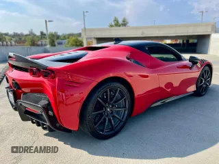 2021 Ferrari SF90 z VIN ZFF95NLA4M0265120, wystawiony jako Copart lot #61695715 z przebiegiem 5 300 mil mil oraz Szkoda całkowita • Salvage title. Historia ofert i sprzedaży dostępna na DreamBid. Obrazek 3.