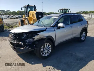 2024 Toyota Corolla Cross LE z VIN 7MUCAAAG5RV098535, wystawiony jako Copart lot #52483595 z przebiegiem Nie podano mil oraz Szkoda całkowita • Salvage title. Historia ofert i sprzedaży dostępna na DreamBid. Obrazek 1.