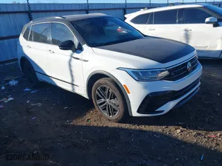 2022 Volkswagen Tiguan SE R-Line Black with VIN 3VVCB7AX0NM035445, listed as a IAAI auction lot 41047000 with 32,379 mi miles. Bid and sale history available at carsss.com. Image 1.