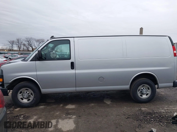 2018 Chevrolet Express Cargo Van with VIN 1GCWGAFG4J1272563, listed as a IAAI auction lot 41107558 with 1 mi miles. Bid and sale history available at carsss.com. Image 13.