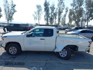 2024 Nissan Frontier S z VIN 1N6ED1CL9RN637505, wystawiony jako IAAI lot #41539688 z przebiegiem 15 924 mil mil oraz . Historia ofert i sprzedaży dostępna na DreamBid. Obrazek 13.