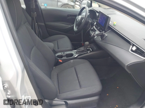 2023 Toyota Corolla LE z VIN 5YFB4MDEXPP064184, wystawiony jako IAAI lot #41511156 z przebiegiem 20 661 mil mil oraz . Historia ofert i sprzedaży dostępna na DreamBid. Obrazek 5.