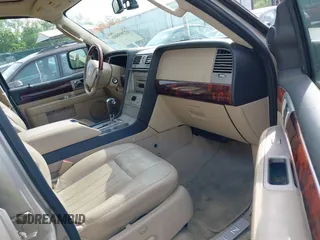 2006 Lincoln Navigator Luxury z VIN 5LMFU28506LJ27356, wystawiony jako IAAI lot #42309880 z przebiegiem 240 000 mil mil oraz . Historia ofert i sprzedaży dostępna na DreamBid. Obrazek 5.