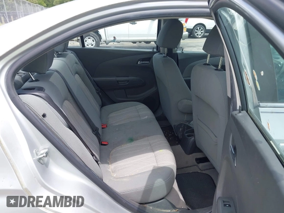 2012 Chevrolet Sonic LT z VIN 1G1JC5SH4C4107831, wystawiony jako IAAI lot #42344605 z przebiegiem 110 790 mil mil oraz . Historia ofert i sprzedaży dostępna na DreamBid. Obrazek 8.
