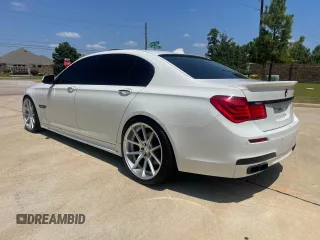 2010 BMW 7 Series 750Li z VIN WBAKB8C58ACY64395, wystawiony jako Copart lot #81823294 z przebiegiem 137 375 mil mil oraz Szkoda całkowita • Salvage title. Historia ofert i sprzedaży dostępna na DreamBid. Obrazek 3.