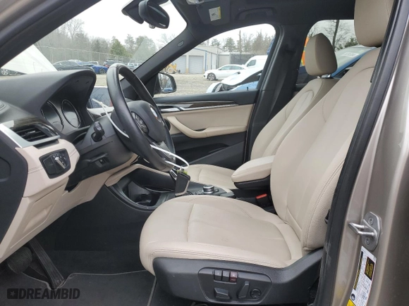 2022 BMW X1 xDrive28i with VIN WBXJG9C07N5U58213, listed as a Copart auction lot 86576204 with 25,890 mi miles and Salvage Title. Bid and sale history available at carsss.com. Image 7.