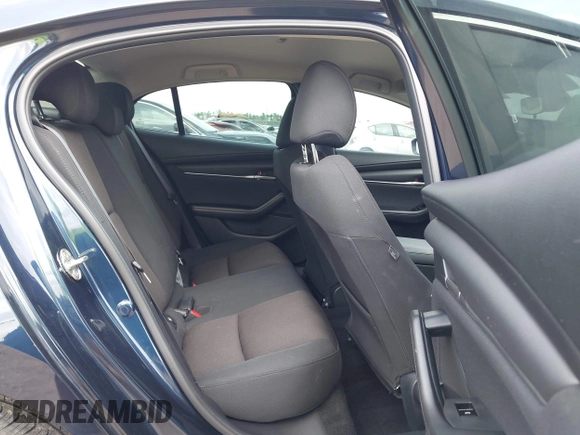 2023 Mazda 3 S z VIN 3MZBPAAM2PM361827, wystawiony jako IAAI lot #42389609 z przebiegiem 17 697 mil mil oraz . Historia ofert i sprzedaży dostępna na DreamBid. Obrazek 8.