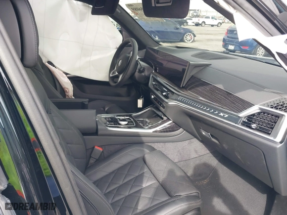 2025 BMW X7 xDrive40i with VIN 5UX23EM07S9Z10913, listed as a IAAI auction lot 41686089 with 1 mi miles. Bid and sale history available at carsss.com. Image 5.