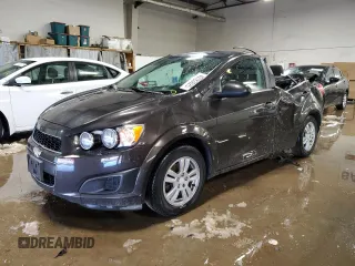 2016 Chevrolet Sonic LT z VIN 1G1JC5SH2G4180444, wystawiony jako Copart lot #49783625 z przebiegiem 76 268 mil mil oraz Nie do naprawy • Non repairable. Historia ofert i sprzedaży dostępna na DreamBid. Obrazek 1.