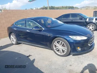 2013 Tesla Model S with VIN 5YJSA1CN8DFP07177, listed as a IAAI auction lot 42127797 with 75,227 mi miles and . Bid and sale history available at DreamBid. Image 14.