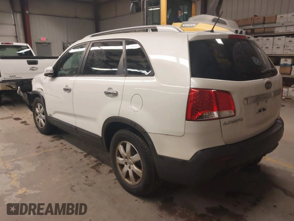 2012 Kia Sorento LX with VIN 5XYKTDA2XCG250013, listed as a IAAI auction lot 41863672 with 172,118 mi miles. Bid and sale history available at carsss.com. Image 3.